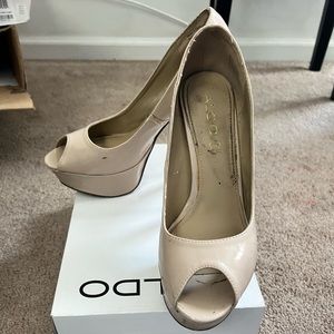 Women’s Nude pumps size 9